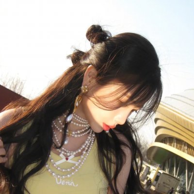 皮裘大衣女人